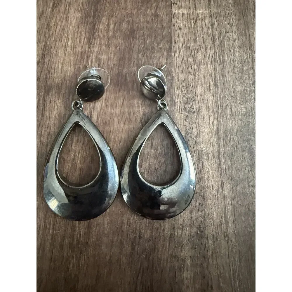 Silver Tone Metal Teardrop Pierced Earrings Vintage